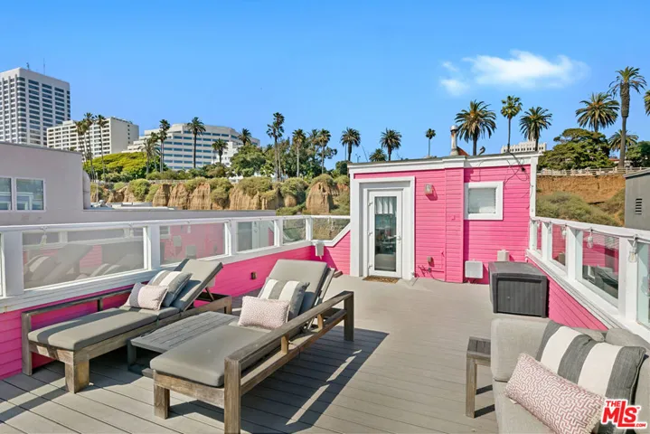 1341 Palisades Beach Road, Santa Monica, California 90401