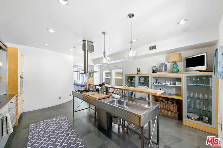 1341 Palisades Beach Road, Santa Monica, California 90401