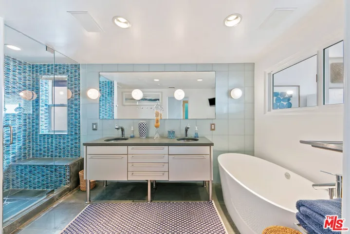 1341 Palisades Beach Road, Santa Monica, California 90401