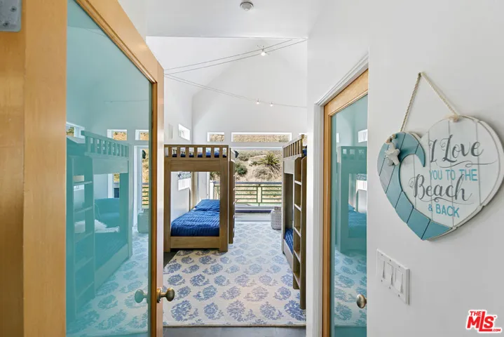 1341 Palisades Beach Road, Santa Monica, California 90401