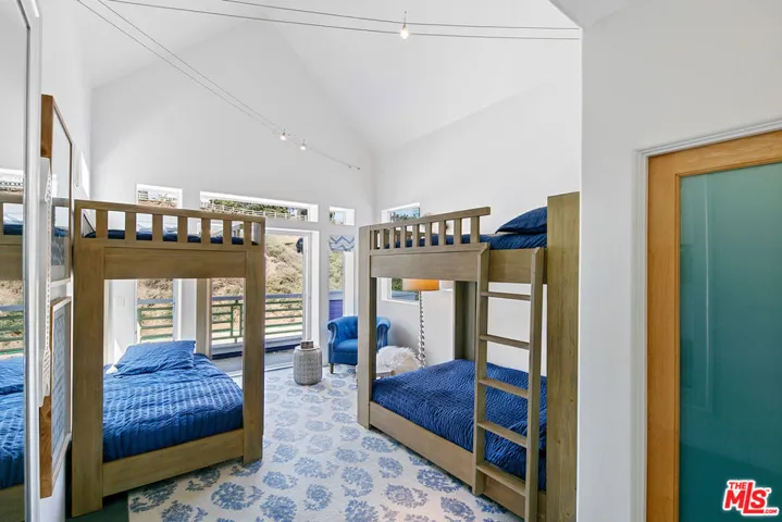 1341 Palisades Beach Road, Santa Monica, California 90401