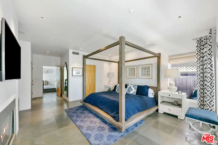 1341 Palisades Beach Road, Santa Monica, California 90401
