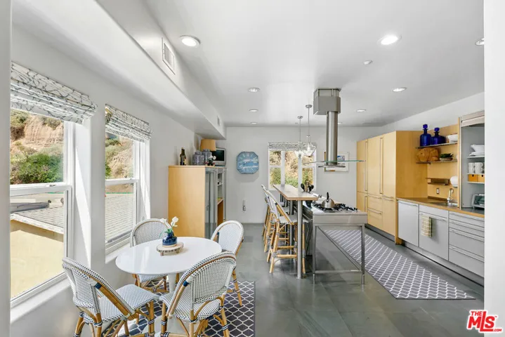 1341 Palisades Beach Road, Santa Monica, California 90401