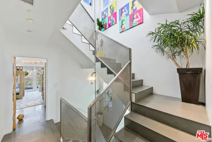 1341 Palisades Beach Road, Santa Monica, California 90401