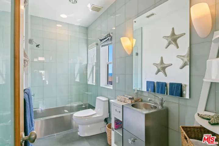 1341 Palisades Beach Road, Santa Monica, California 90401