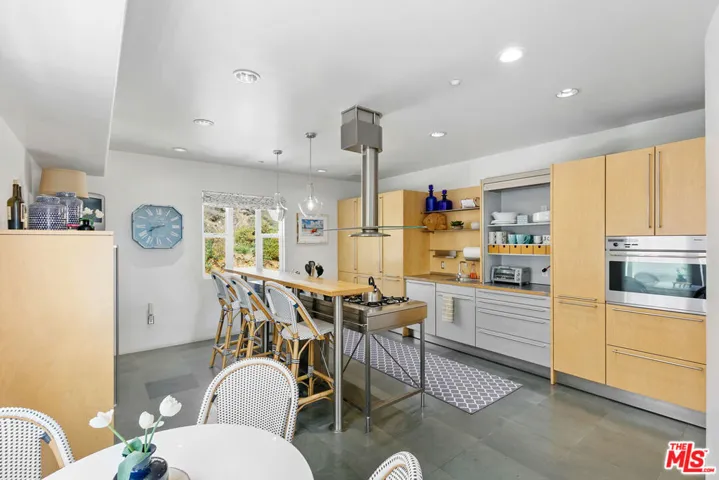 1341 Palisades Beach Road, Santa Monica, California 90401