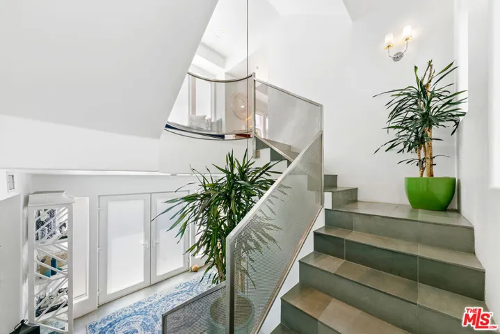 1341 Palisades Beach Road, Santa Monica, California 90401