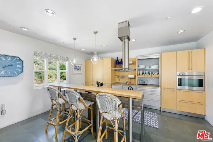 1341 Palisades Beach Road, Santa Monica, California 90401