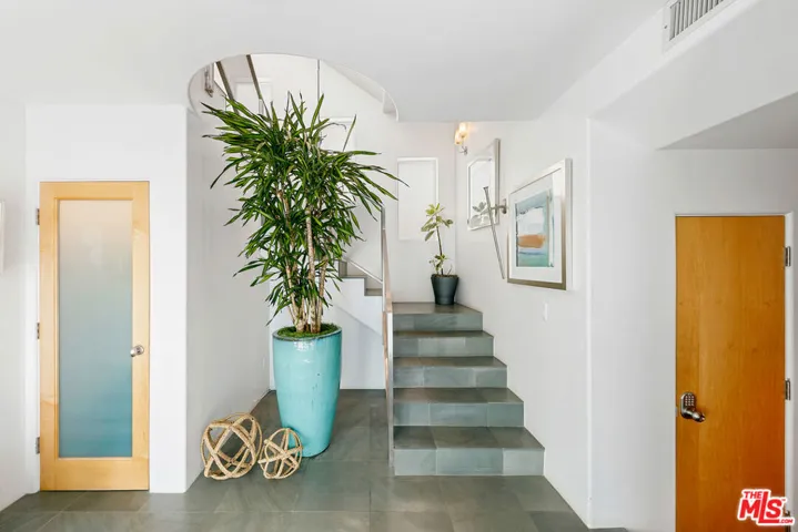 1341 Palisades Beach Road, Santa Monica, California 90401