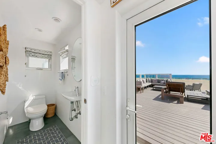 1341 Palisades Beach Road, Santa Monica, California 90401