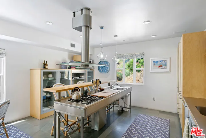 1341 Palisades Beach Road, Santa Monica, California 90401