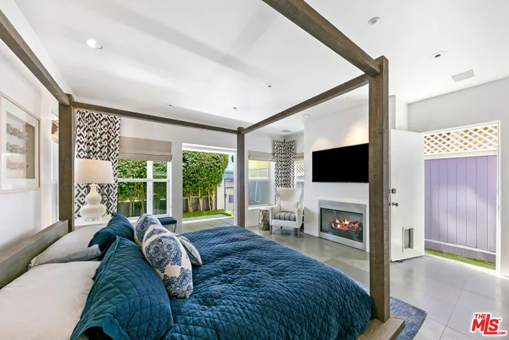 1341 Palisades Beach Road, Santa Monica, California 90401