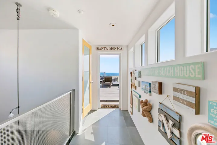 1341 Palisades Beach Road, Santa Monica, California 90401