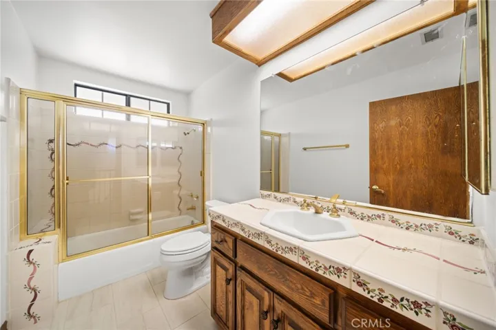 Upstairs hall bathroom