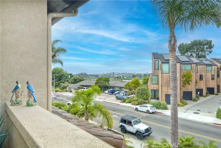 Views of lagoons and distant blue Pacific.