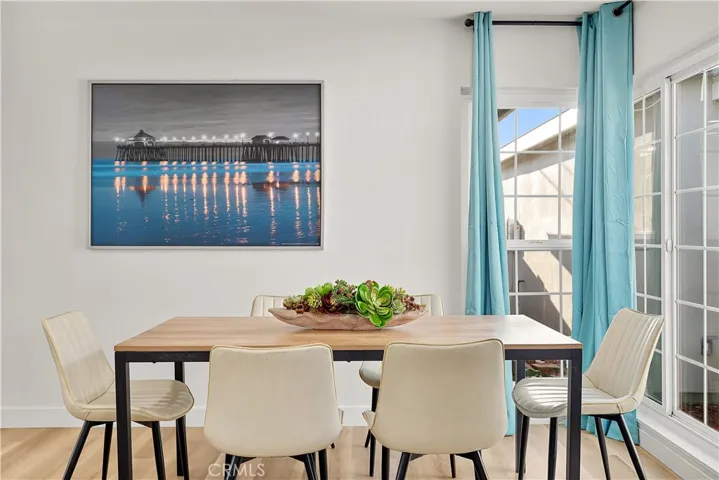 10511 Dewey Living Area