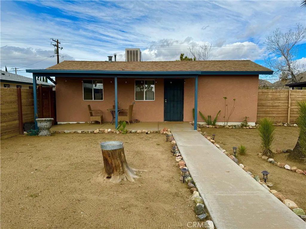 7138 Tamarisk Ave, Yucca Valley, California 92284 home-pic-1