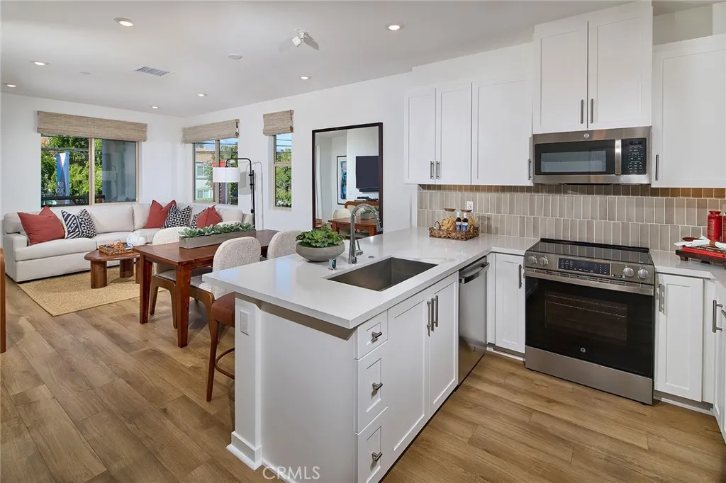 1305 W North Pinecrest, Ontario, California 91762 home-pic-7