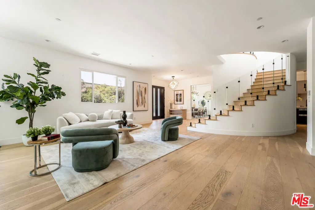 350 Mount Carmel Dr, Glendale, California 91206 home-pic-2