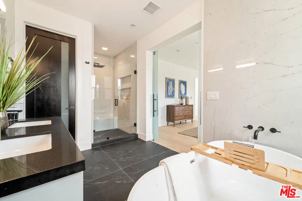 350 Mount Carmel Dr, Glendale, California 91206 home-pic-17