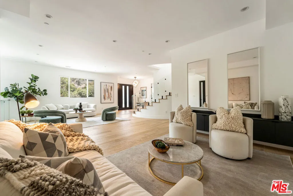 350 Mount Carmel Dr, Glendale, California 91206 home-pic-3