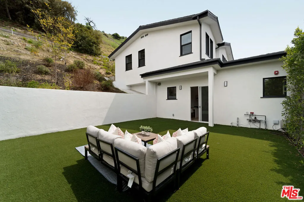 350 Mount Carmel Dr, Glendale, California 91206 home-pic-24
