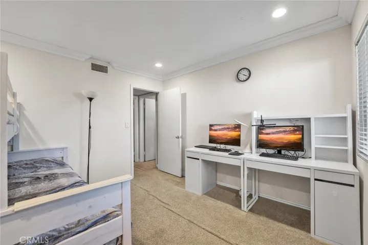 2nd Floor - Guest bedroom