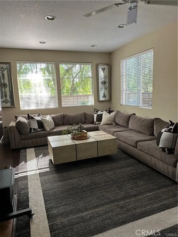 27976 Trillium Lane, Valencia, California 91354 home-pic-2