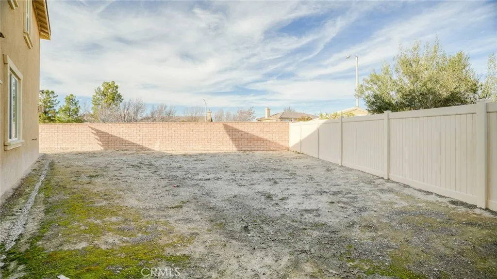 4727 W Vahan Court, Lancaster, California 93536 home-pic-55