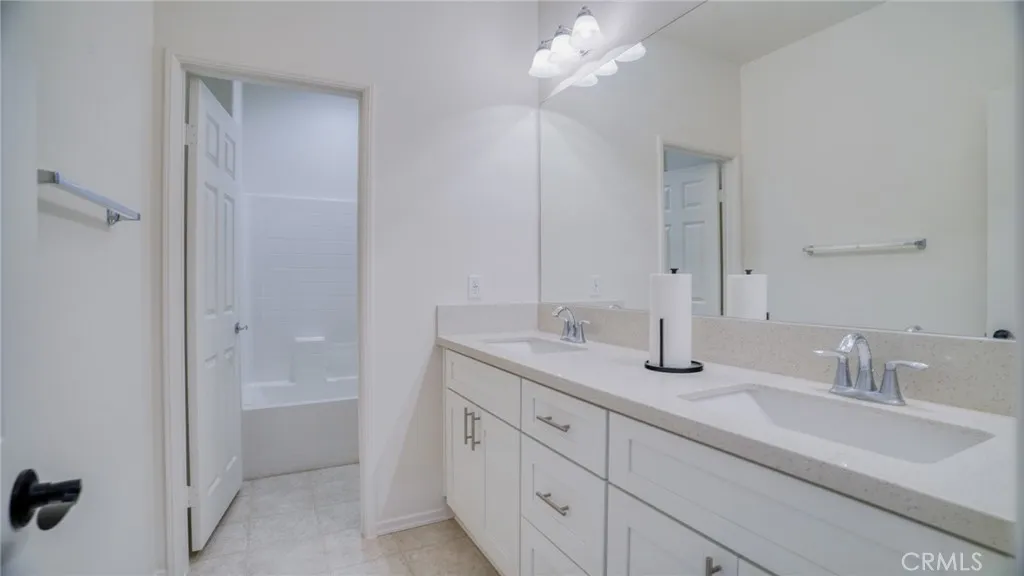 4727 W Vahan Court, Lancaster, California 93536 home-pic-48