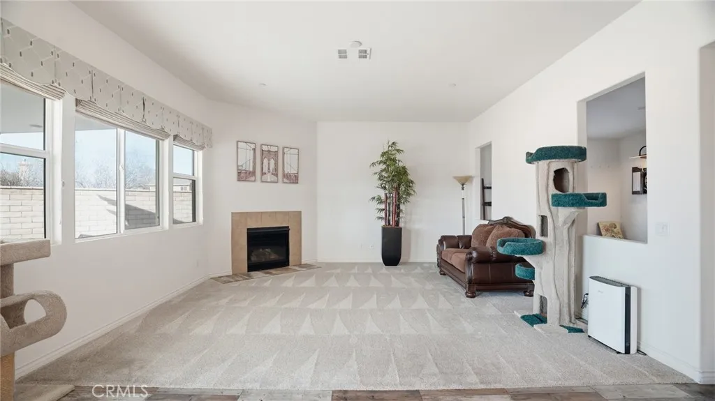 4727 W Vahan Court, Lancaster, California 93536 home-pic-4