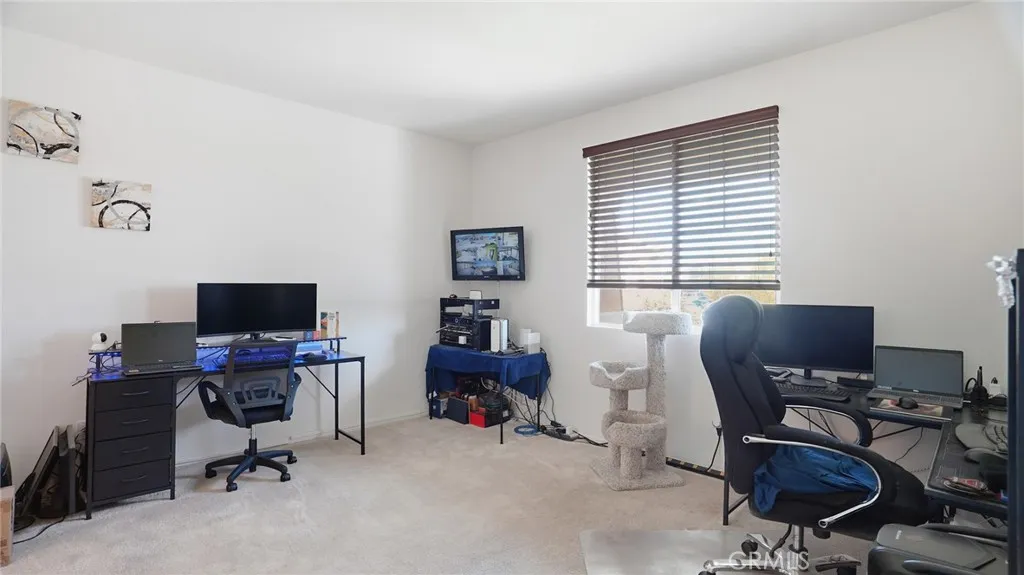 4727 W Vahan Court, Lancaster, California 93536 home-pic-19
