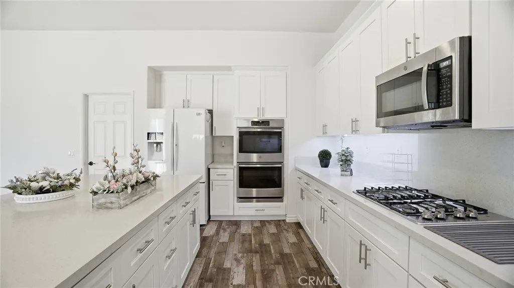 4727 W Vahan Court, Lancaster, California 93536 home-pic-12