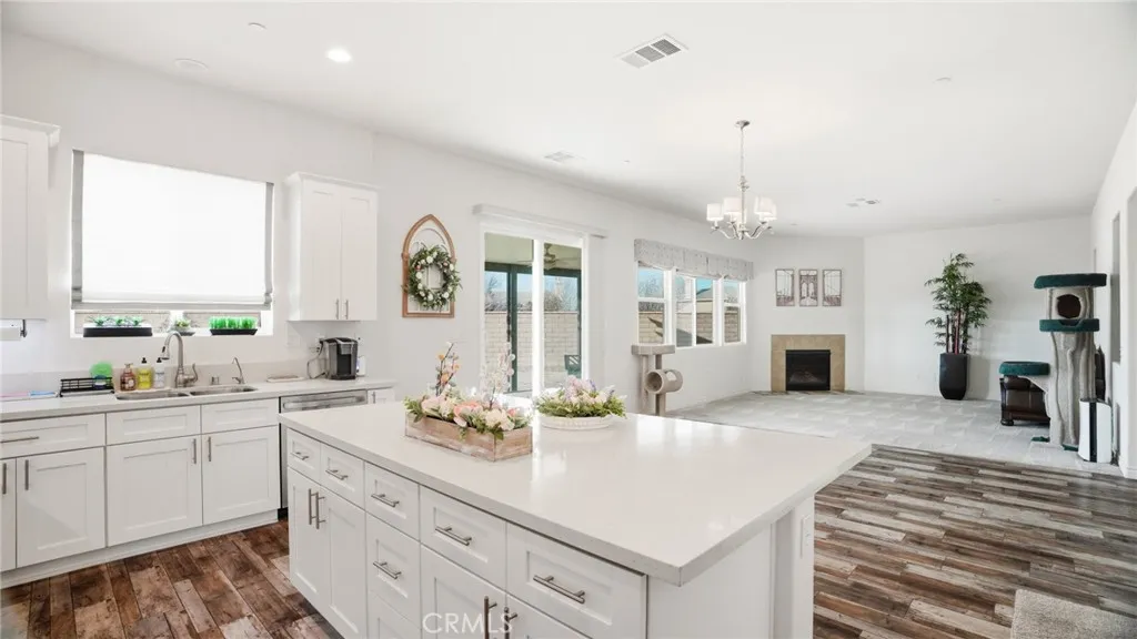 4727 W Vahan Court, Lancaster, California 93536 home-pic-14