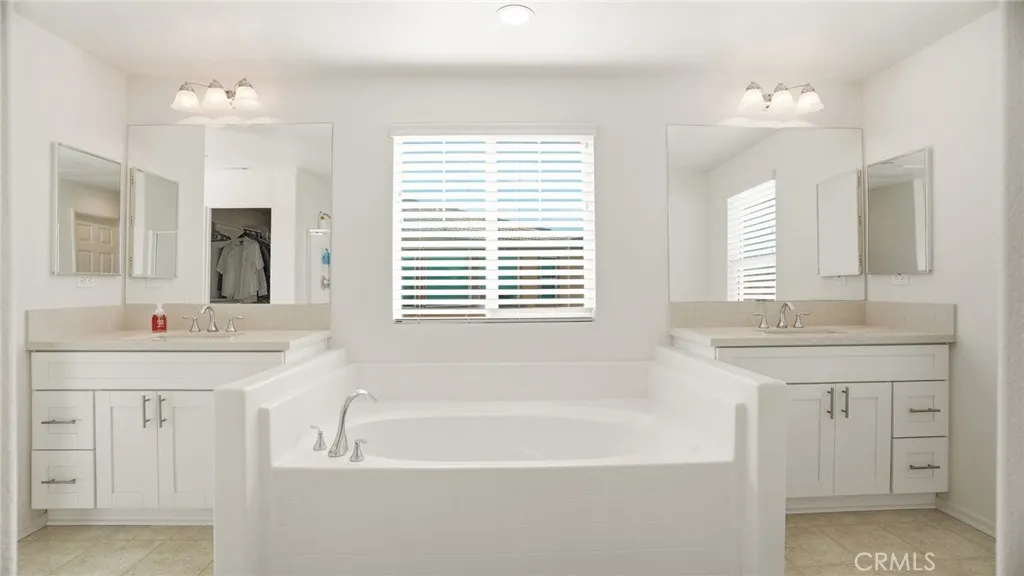 4727 W Vahan Court, Lancaster, California 93536 home-pic-34