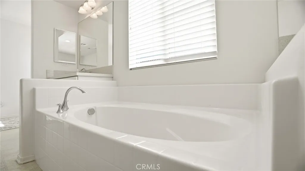 4727 W Vahan Court, Lancaster, California 93536 home-pic-36