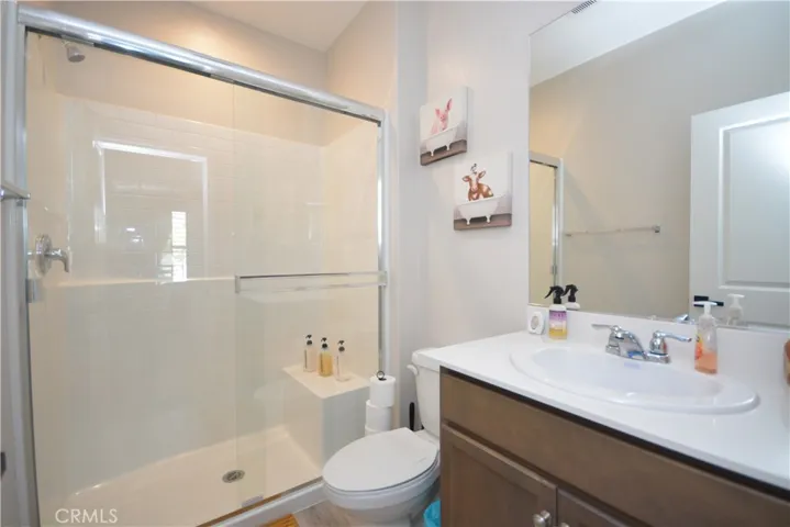 main floor en suite bath