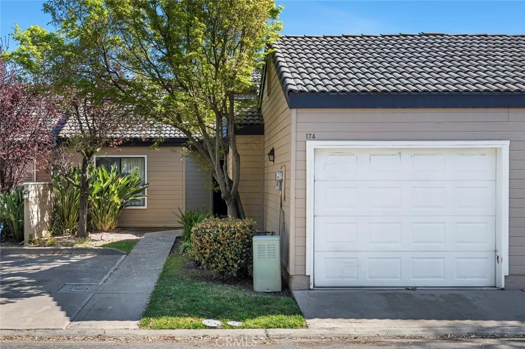 474 E Alluvial 174, Fresno, California 93720 home-pic-1