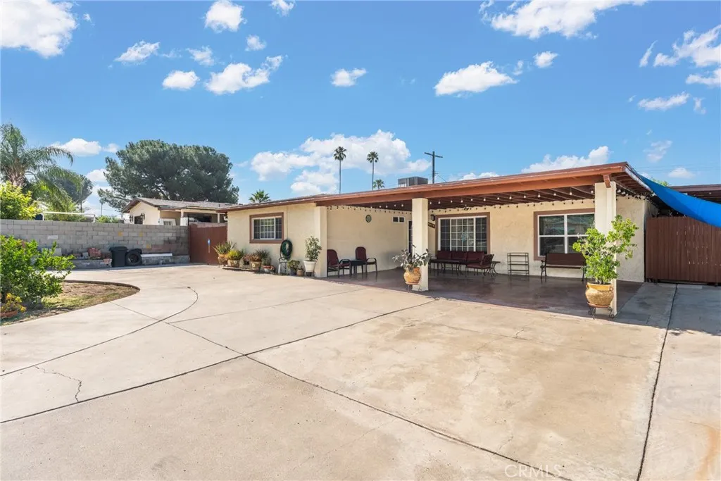 25479 Los Flores Drive, San Bernardino, California 92404 home-pic-1