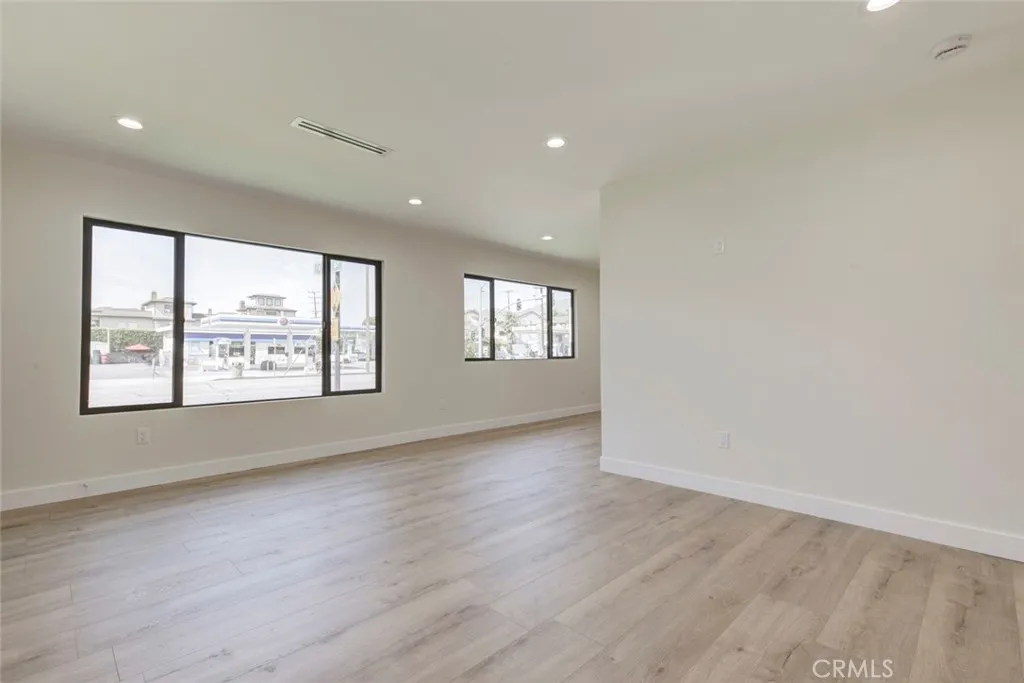 210 W Alameda, Burbank, California 91502 home-pic-5