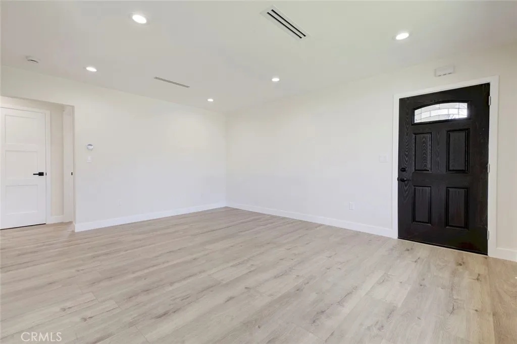 210 W Alameda, Burbank, California 91502 home-pic-3