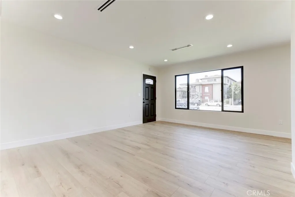 210 W Alameda, Burbank, California 91502 home-pic-4
