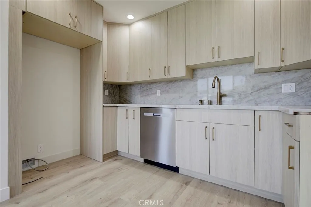 210 W Alameda, Burbank, California 91502 home-pic-14