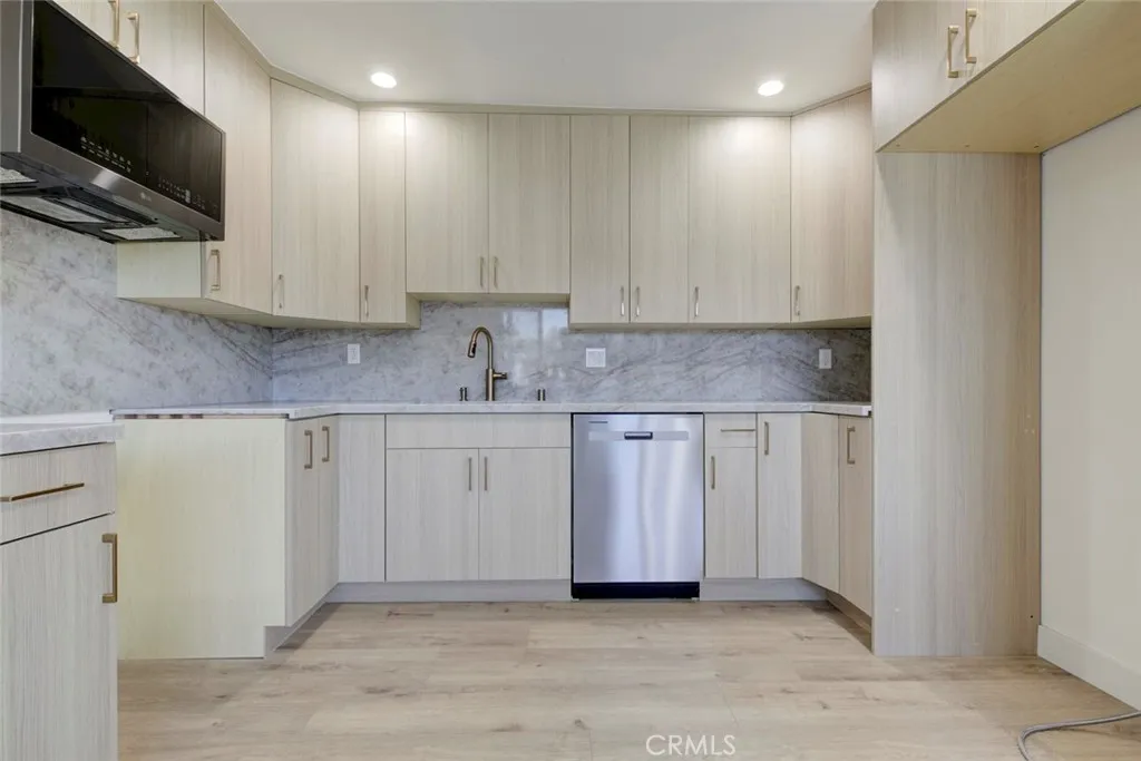 210 W Alameda, Burbank, California 91502 home-pic-7