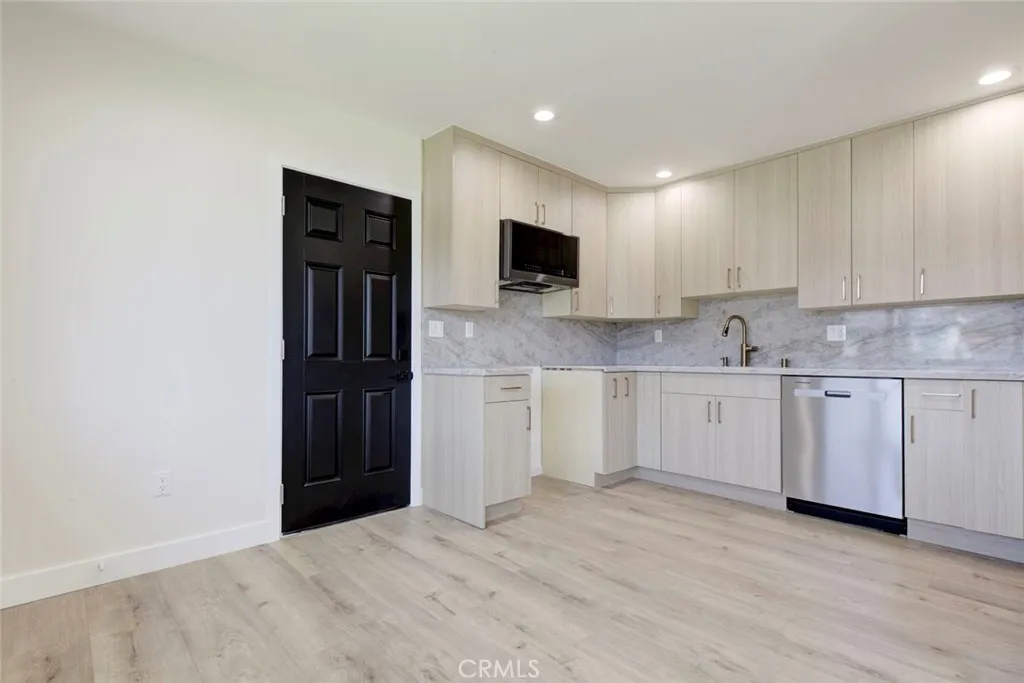 210 W Alameda, Burbank, California 91502 home-pic-6
