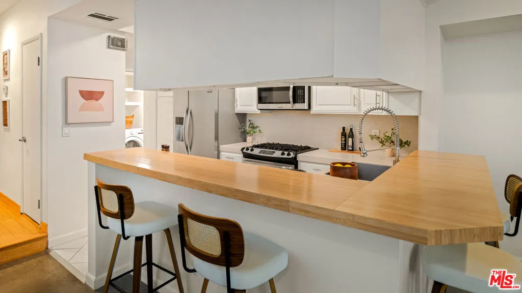 10627 Ashton Avenue 103, Los Angeles, California 90024 home-pic-11