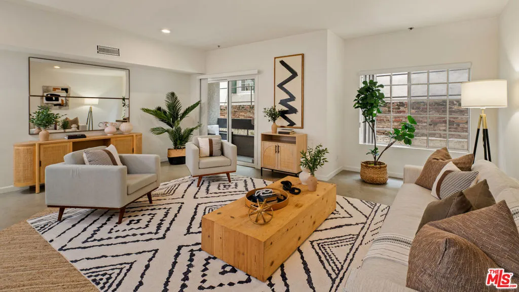 10627 Ashton Avenue 103, Los Angeles, California 90024 home-pic-3