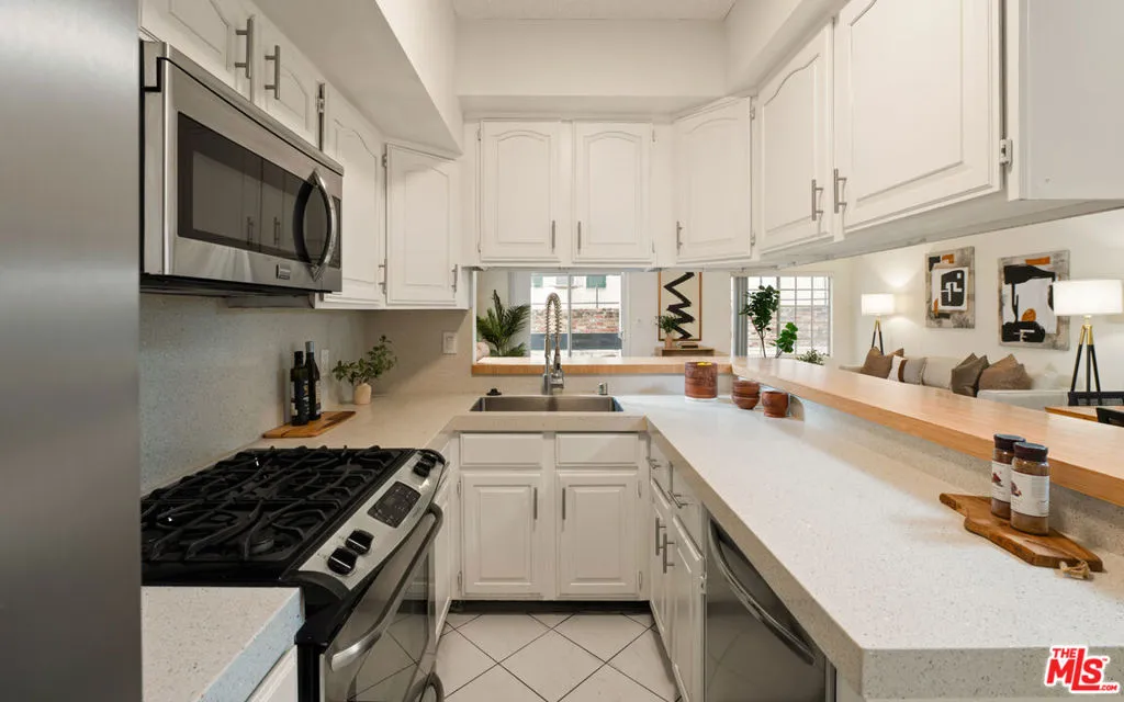 10627 Ashton Avenue 103, Los Angeles, California 90024 home-pic-12