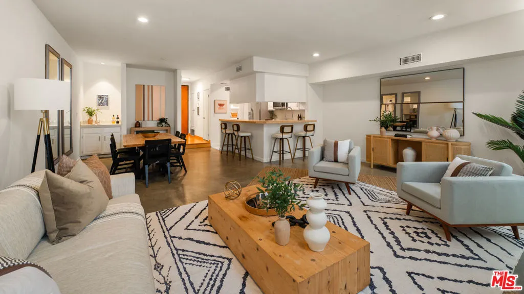 10627 Ashton Avenue 103, Los Angeles, California 90024 home-pic-4