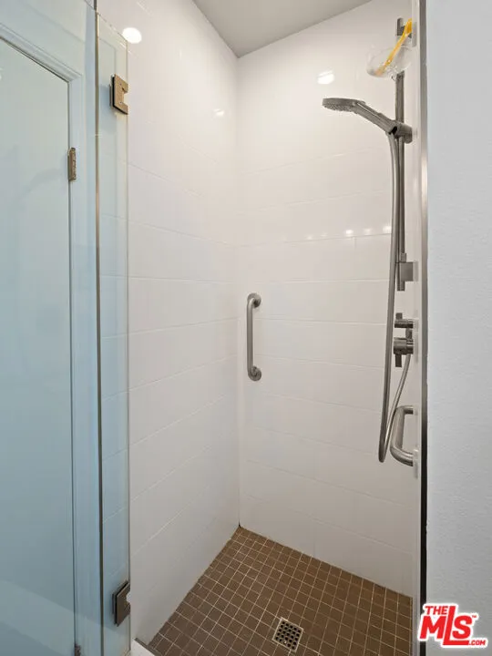 10627 Ashton Avenue 103, Los Angeles, California 90024 home-pic-21